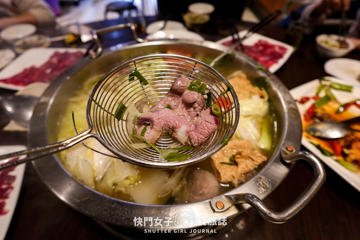 【新北 三重區】南北高鐵牛肉專賣店 x 不在高鐵站的溫體牛火鍋 x 清爽牛肉湯頭 - 第26張圖 【新北 三重區】南北高鐵牛肉專賣店 x 不在高鐵站的溫體牛火鍋 x 清爽牛肉湯頭