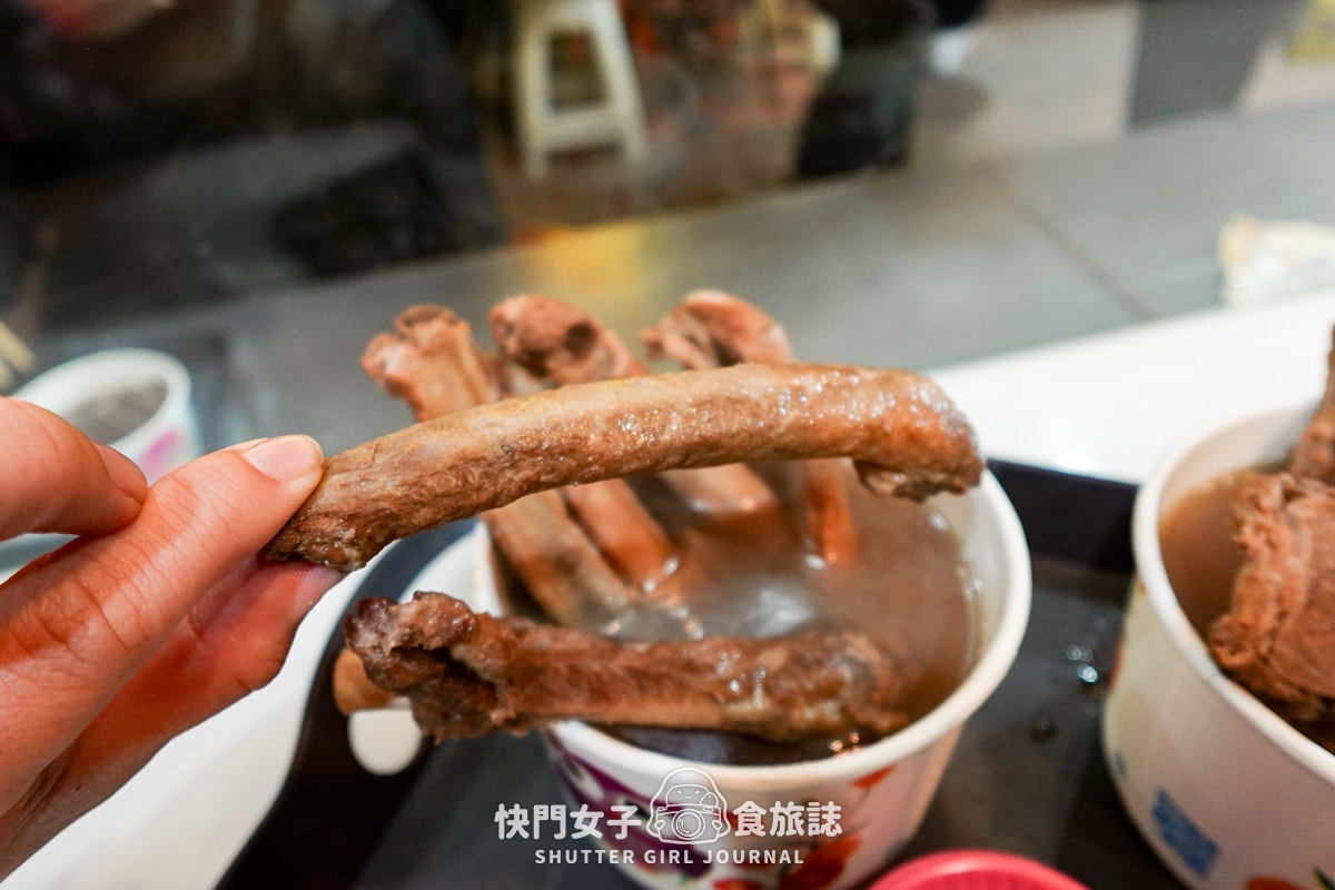 【台北 松山區】陳董藥燉排骨藥燉羊肉 x 饒河夜市必比登推薦 x 濃郁藥膳湯頭配瓜仔肉飯