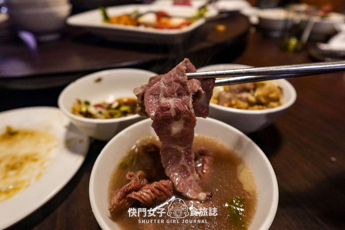 【新北 三重區】南北高鐵牛肉專賣店 x 不在高鐵站的溫體牛火鍋 x 清爽牛肉湯頭 - 第27張圖 【新北 三重區】南北高鐵牛肉專賣店 x 不在高鐵站的溫體牛火鍋 x 清爽牛肉湯頭