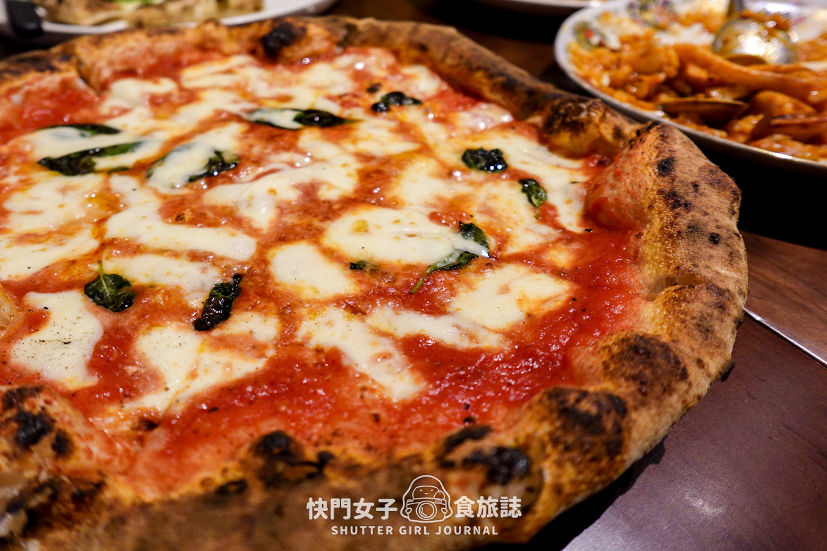 【台北 松山區】Gira Pizza 旋轉披薩 x 經典生火腿芝麻葉與瑪格麗特比薩