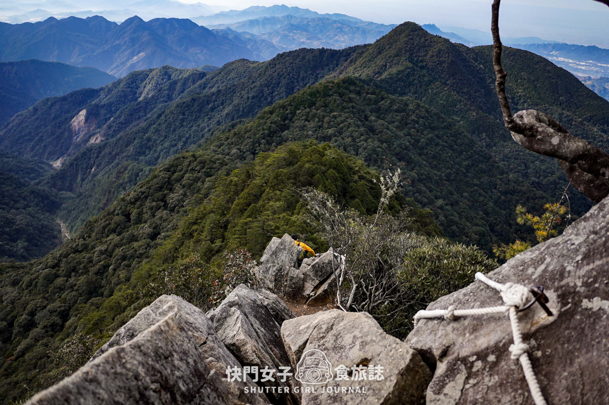 【稍來山】網美鳶嘴山縱走小百岳 x 號稱台灣小阿爾卑斯山 x 懼高挑戰中級山
