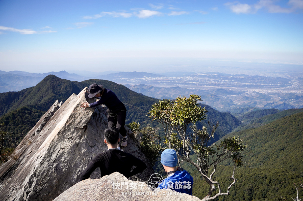 【稍來山】網美鳶嘴山縱走小百岳 x 號稱台灣小阿爾卑斯山 x 懼高挑戰中級山