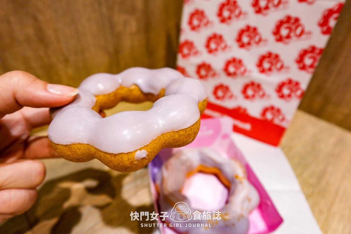 【mister Donut x 水水灶咖】多拿滋甜甜圈與千千聯名 x 金沙芋頭波堤 x 芝麻波波隆尼開箱 - 第4張圖 【mister Donut x 水水灶咖】多拿滋甜甜圈與千千聯名 x 金沙芋頭波堤 x 芝麻波波隆尼開箱