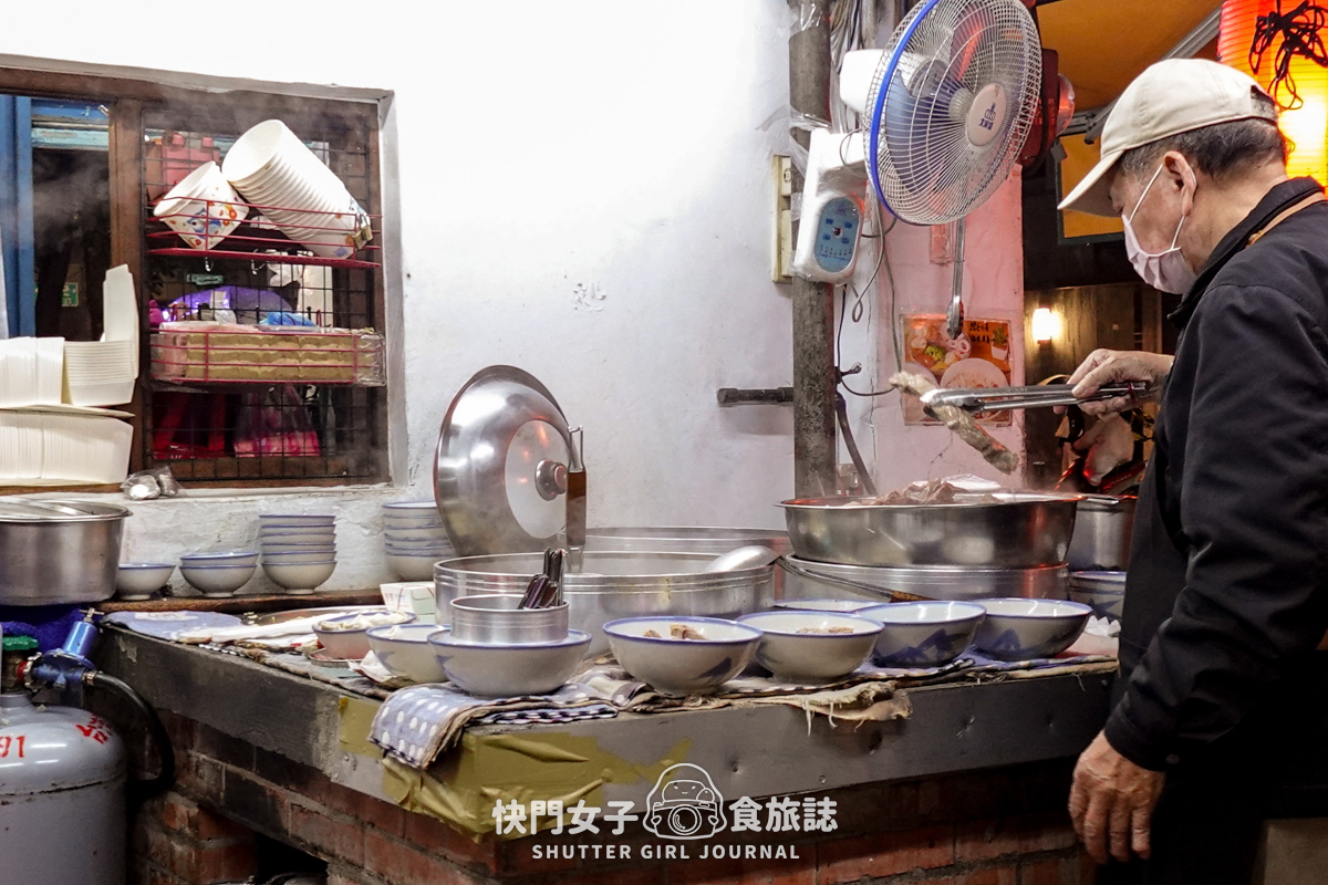 【台北 大同區】灶頂高麗菜飯 x 超大排骨湯 x 延三夜市熱門老店