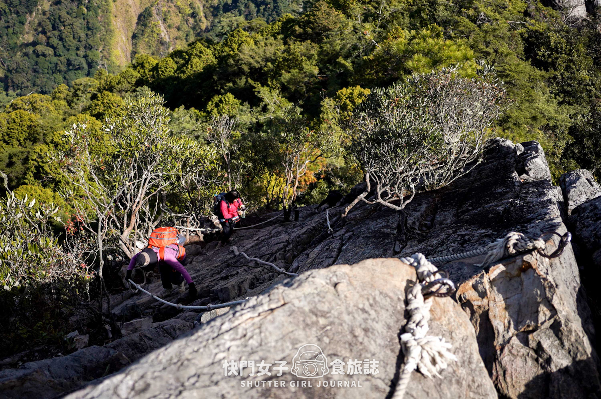 【稍來山】網美鳶嘴山縱走小百岳 x 號稱台灣小阿爾卑斯山 x 懼高挑戰中級山