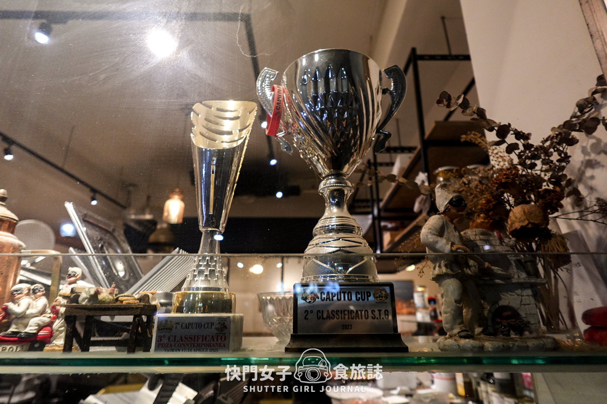 【台北 松山區】Gira Pizza 旋轉披薩 x 經典生火腿芝麻葉與瑪格麗特比薩