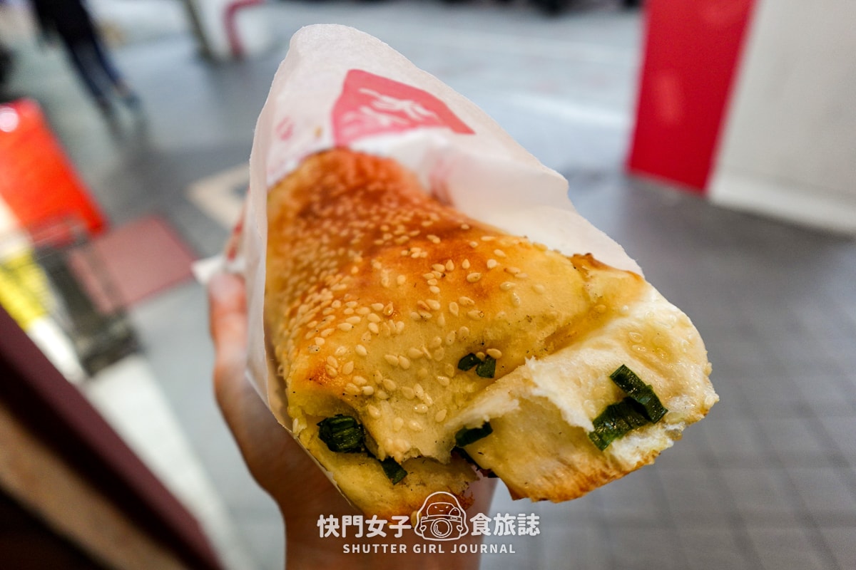 【台北 中正區】江蘇老宜記燒餅舖 x 中正紀念堂排隊名店 x 蔥燒餅 x 招牌蟹殼黃小酥餅