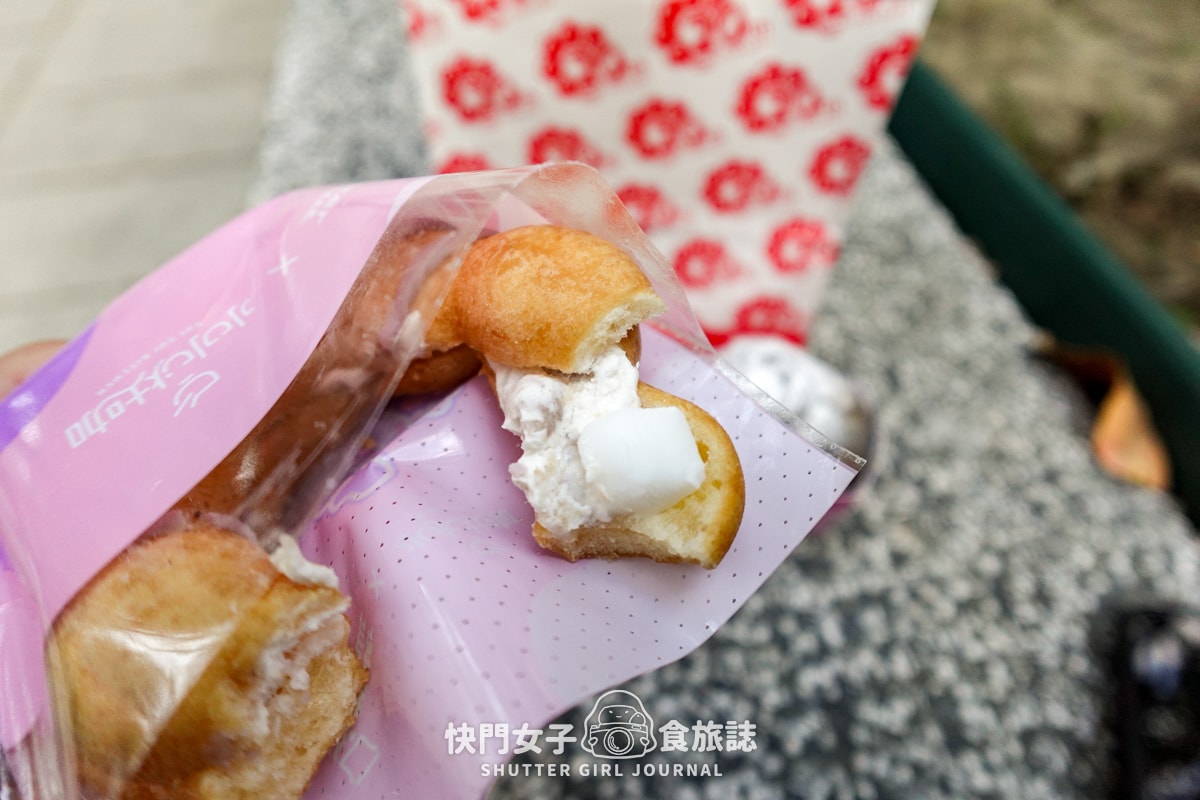 【mister Donut x 水水灶咖】多拿滋甜甜圈與千千聯名 x 金沙芋頭波堤 x 芝麻波波隆尼開箱 - 第10張圖 【mister Donut x 水水灶咖】多拿滋甜甜圈與千千聯名 x 金沙芋頭波堤 x 芝麻波波隆尼開箱