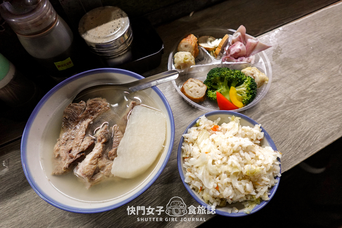 【台北 大同區】灶頂高麗菜飯 x 超大排骨湯 x 延三夜市熱門老店