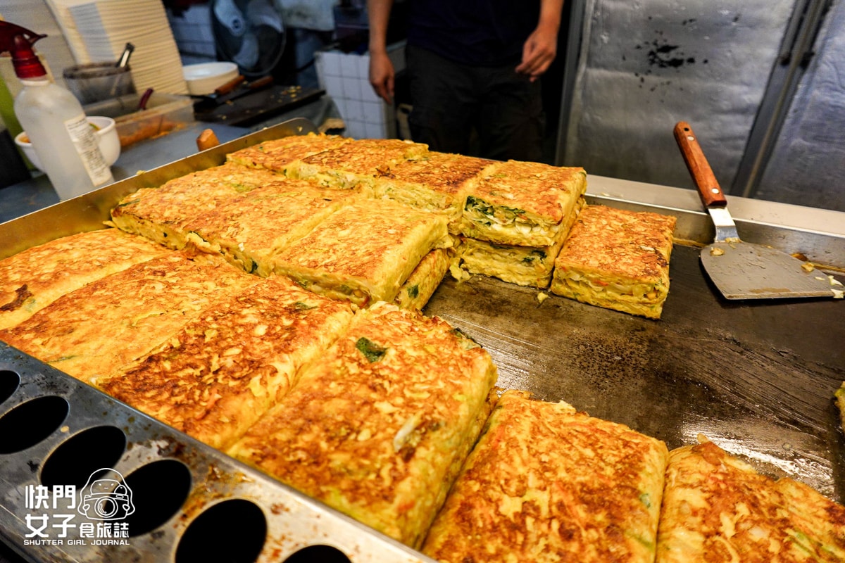 【台北 萬華區】黃金蔬菜蛋捲 x 超厚超多高麗菜大蛋捲 x 華西街蛋素大蛋捲 - 第10張圖 【台北 萬華區】黃金蔬菜蛋捲 x 超厚超多高麗菜大蛋捲 x 華西街蛋素大蛋捲