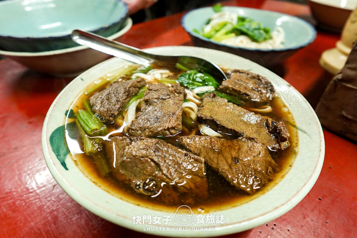 【台北 文山區】大碗公牛肉麵 x 開箱丁特的機油牛肉麵 x 一定要請你朋友吃 - 第11張圖 【台北 文山區】大碗公牛肉麵 x 開箱丁特的機油牛肉麵 x 一定要請你朋友吃