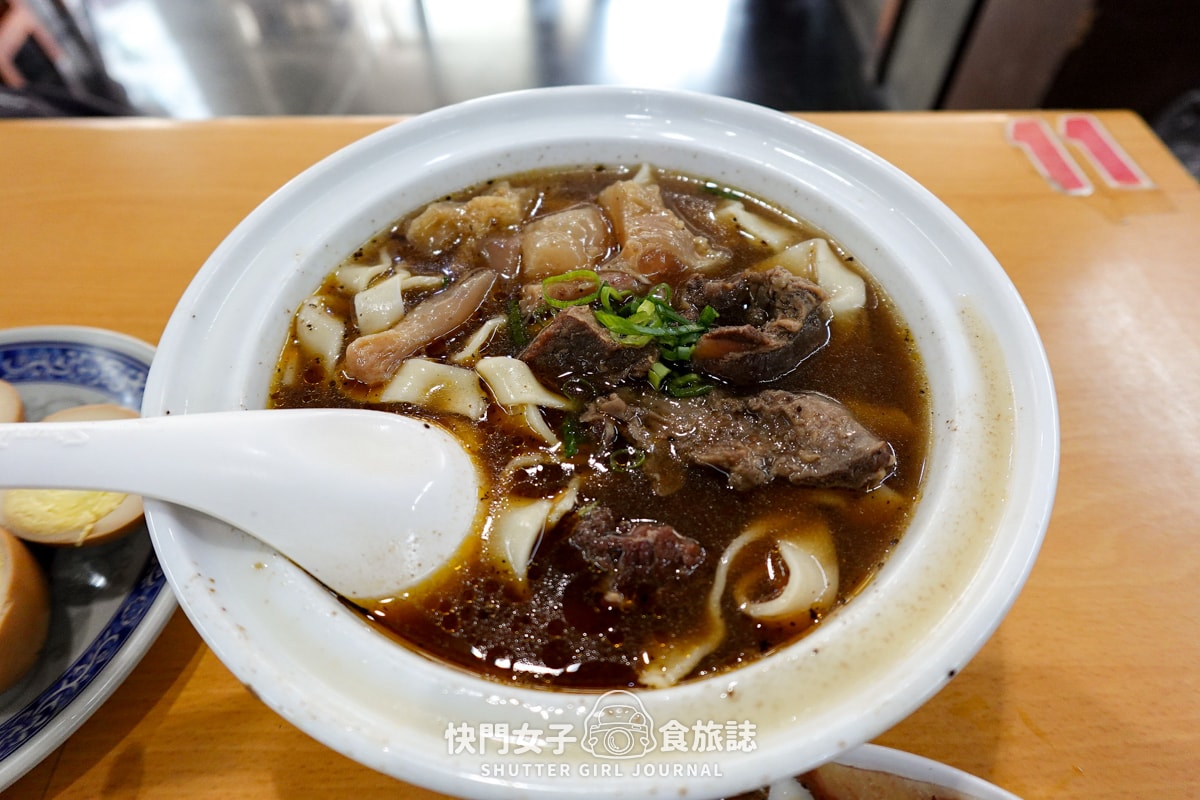 【高雄 鹽埕區】老宋牛肉麵 x 特製五香口味牛油肉湯頭 x 本地上等黃牛肉 - 第11張圖 【高雄 鹽埕區】老宋牛肉麵 x 特製五香口味牛油肉湯頭 x 本地上等黃牛肉
