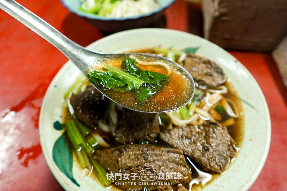 【台北 文山區】大碗公牛肉麵 x 開箱丁特的機油牛肉麵 x 一定要請你朋友吃 - 第12張圖 【台北 文山區】大碗公牛肉麵 x 開箱丁特的機油牛肉麵 x 一定要請你朋友吃