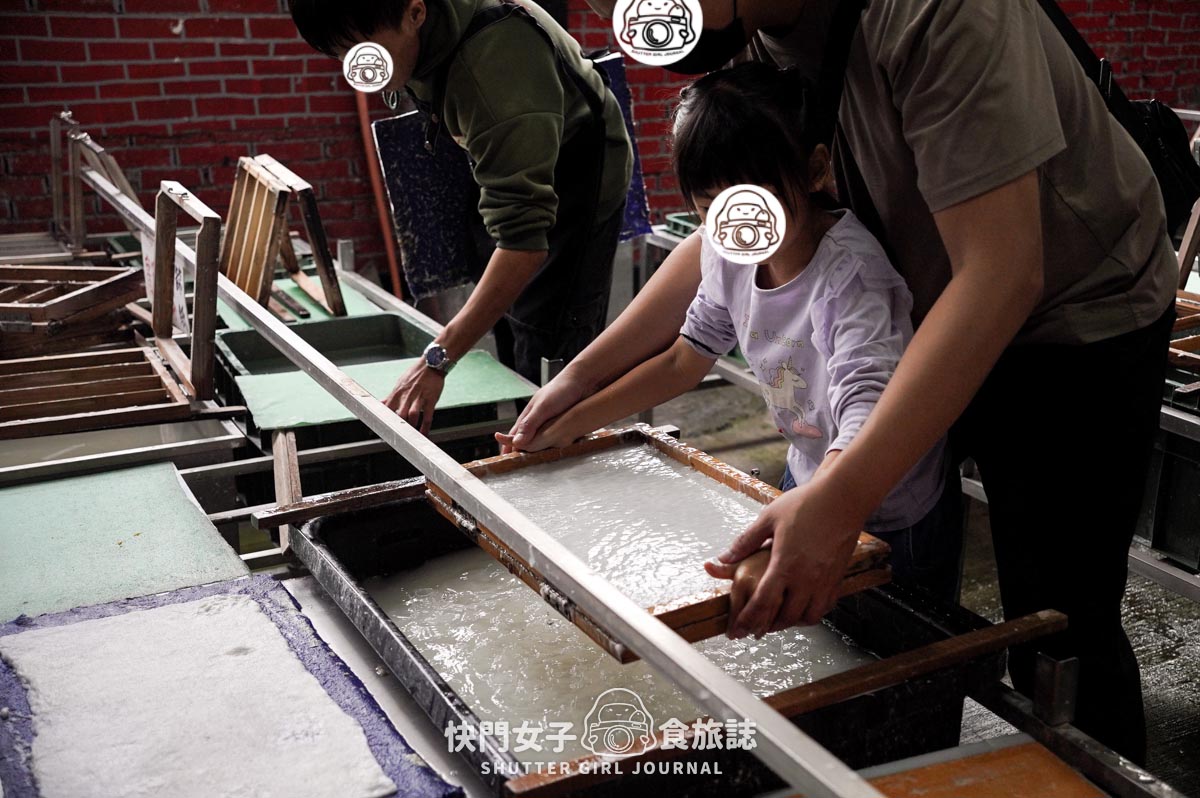 【南投 埔里鎮】廣興紙寮 x 品嚐神奇的紙片巧克力 x 參觀傳統造紙廠做DIY - 第12張圖 【南投 埔里鎮】廣興紙寮 x 品嚐神奇的紙片巧克力 x 參觀傳統造紙廠做DIY
