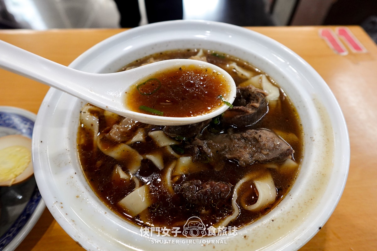 【高雄 鹽埕區】老宋牛肉麵 x 特製五香口味牛油肉湯頭 x 本地上等黃牛肉 - 第12張圖 【高雄 鹽埕區】老宋牛肉麵 x 特製五香口味牛油肉湯頭 x 本地上等黃牛肉