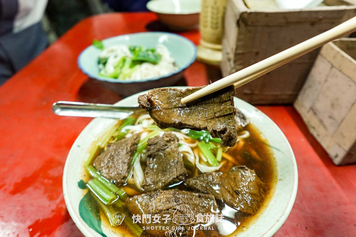 【台北 文山區】大碗公牛肉麵 x 開箱丁特的機油牛肉麵 x 一定要請你朋友吃 - 第13張圖 【台北 文山區】大碗公牛肉麵 x 開箱丁特的機油牛肉麵 x 一定要請你朋友吃