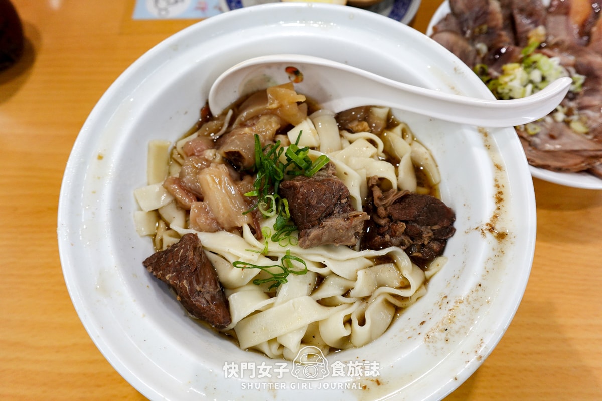 【高雄 鹽埕區】老宋牛肉麵 x 特製五香口味牛油肉湯頭 x 本地上等黃牛肉 - 第16張圖 【高雄 鹽埕區】老宋牛肉麵 x 特製五香口味牛油肉湯頭 x 本地上等黃牛肉