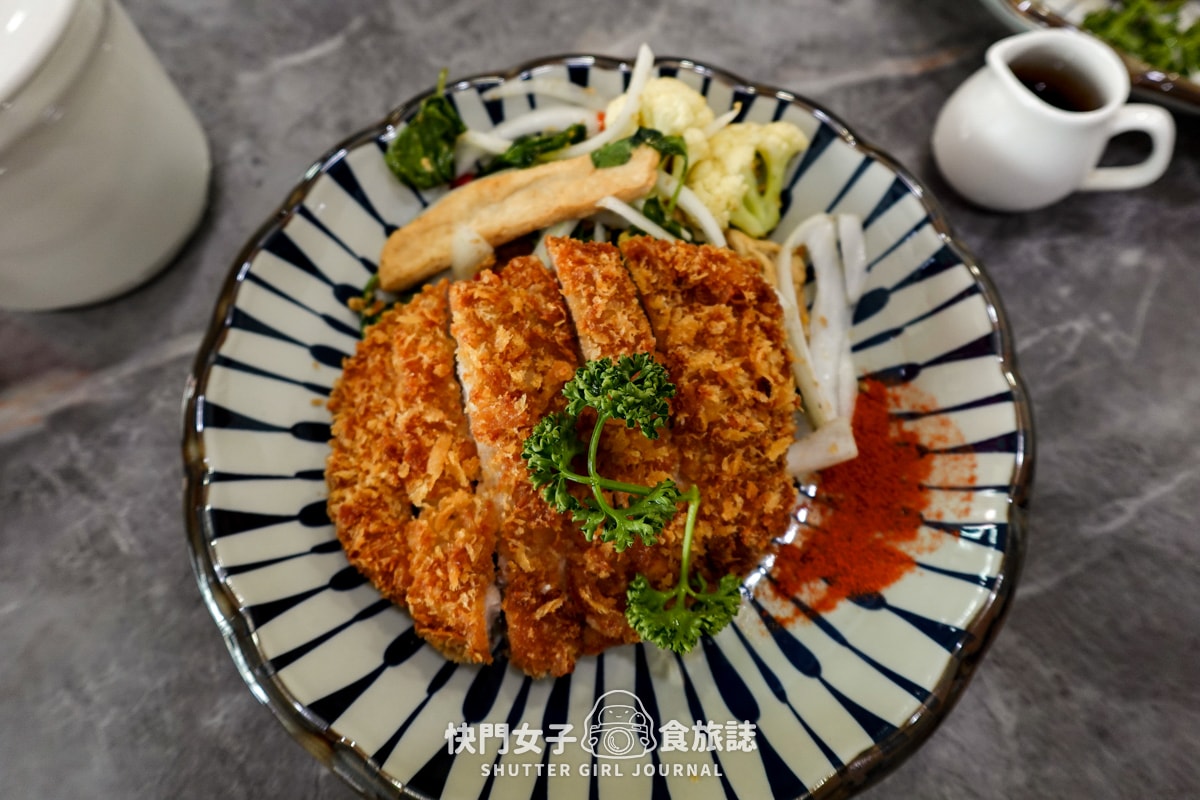 【高雄 苓雅區】三餐暖食 x 米其林指南餐廳 x 精緻小台菜四人套餐 - 第16張圖 【高雄 苓雅區】三餐暖食 x 米其林指南餐廳 x 精緻小台菜四人套餐