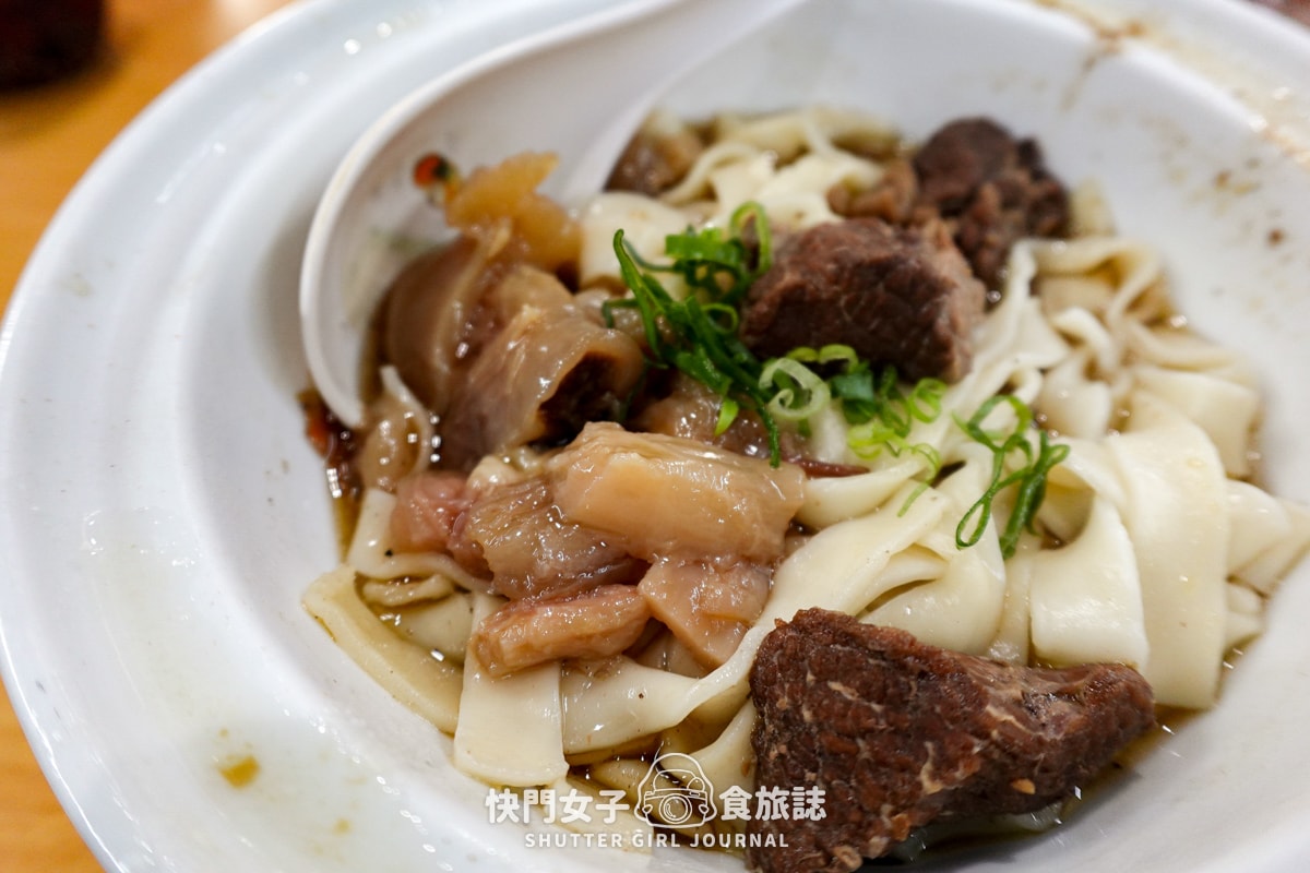【高雄 鹽埕區】老宋牛肉麵 x 特製五香口味牛油肉湯頭 x 本地上等黃牛肉 - 第17張圖 【高雄 鹽埕區】老宋牛肉麵 x 特製五香口味牛油肉湯頭 x 本地上等黃牛肉