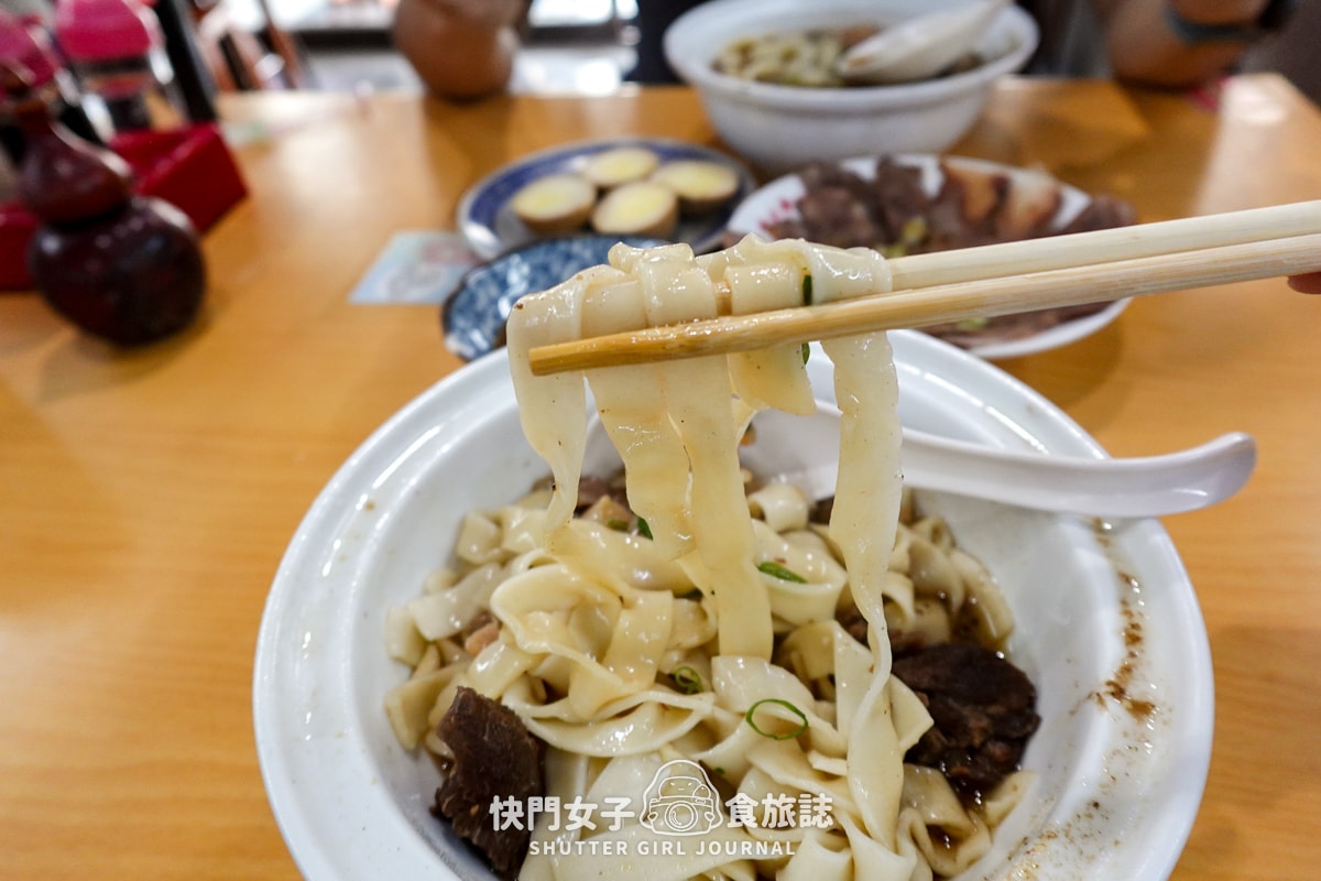 【高雄 鹽埕區】老宋牛肉麵 x 特製五香口味牛油肉湯頭 x 本地上等黃牛肉 - 第18張圖 【高雄 鹽埕區】老宋牛肉麵 x 特製五香口味牛油肉湯頭 x 本地上等黃牛肉