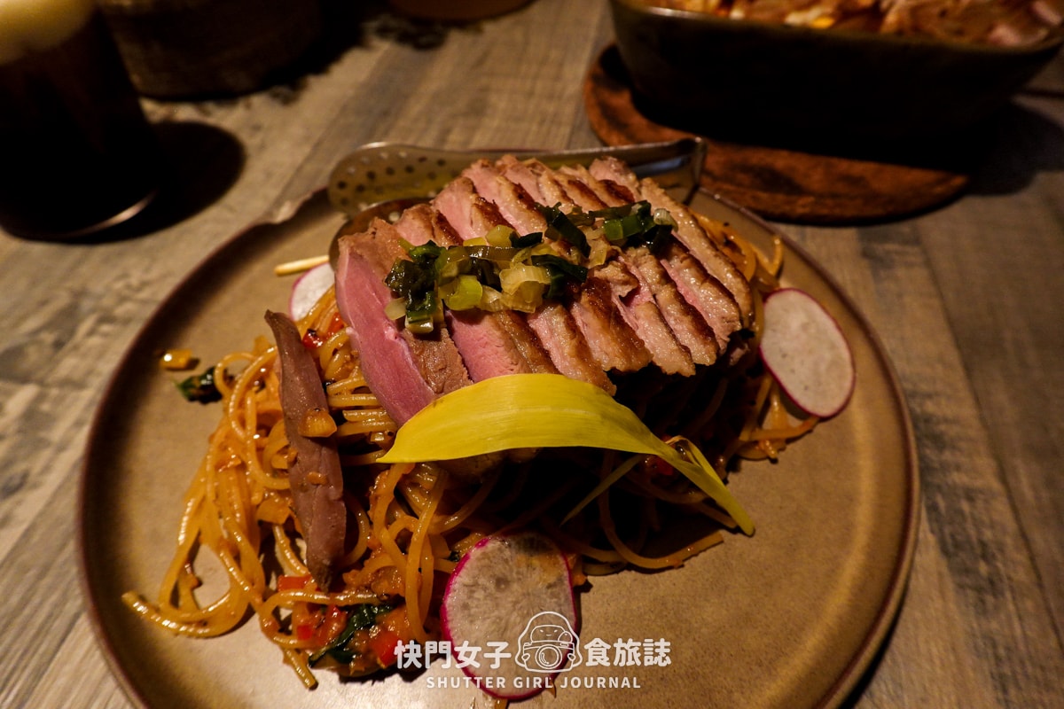 【台北 中山區】中山小酒館 x 招牌鴨肉義大利麵 x 人氣西班牙烘蛋 x 漂亮特色調酒