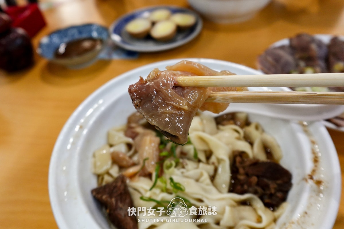 【高雄 鹽埕區】老宋牛肉麵 x 特製五香口味牛油肉湯頭 x 本地上等黃牛肉 - 第21張圖 【高雄 鹽埕區】老宋牛肉麵 x 特製五香口味牛油肉湯頭 x 本地上等黃牛肉