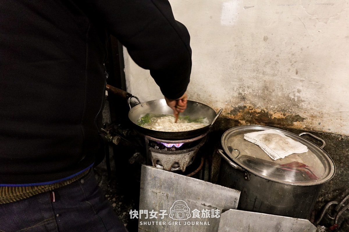 【台北 文山區】大碗公牛肉麵 x 開箱丁特的機油牛肉麵 x 一定要請你朋友吃 - 第8張圖 【台北 文山區】大碗公牛肉麵 x 開箱丁特的機油牛肉麵 x 一定要請你朋友吃