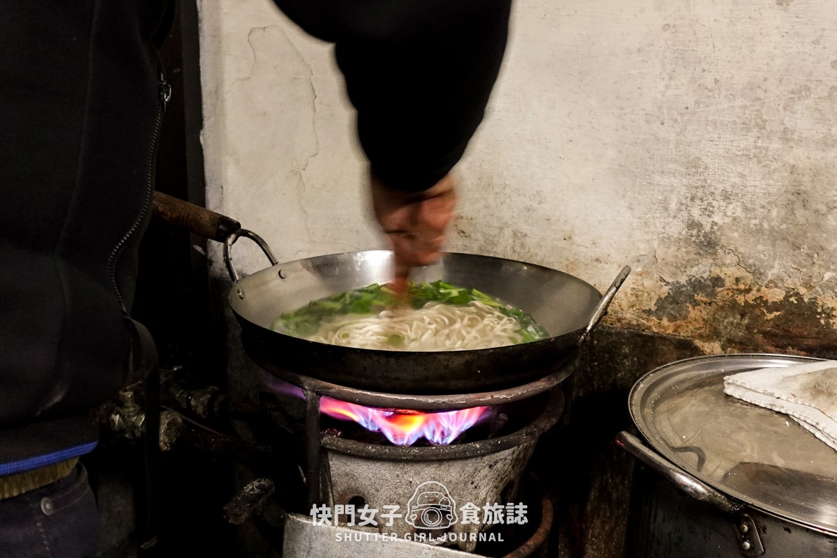【台北 文山區】大碗公牛肉麵 x 開箱丁特的機油牛肉麵 x 一定要請你朋友吃 - 第9張圖 【台北 文山區】大碗公牛肉麵 x 開箱丁特的機油牛肉麵 x 一定要請你朋友吃