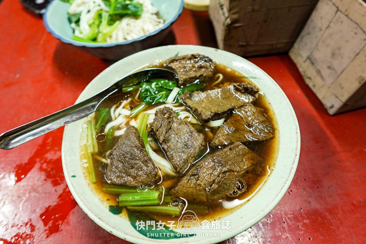 【台北 文山區】大碗公牛肉麵 x 開箱丁特的機油牛肉麵 x 一定要請你朋友吃 - 第10張圖 【台北 文山區】大碗公牛肉麵 x 開箱丁特的機油牛肉麵 x 一定要請你朋友吃