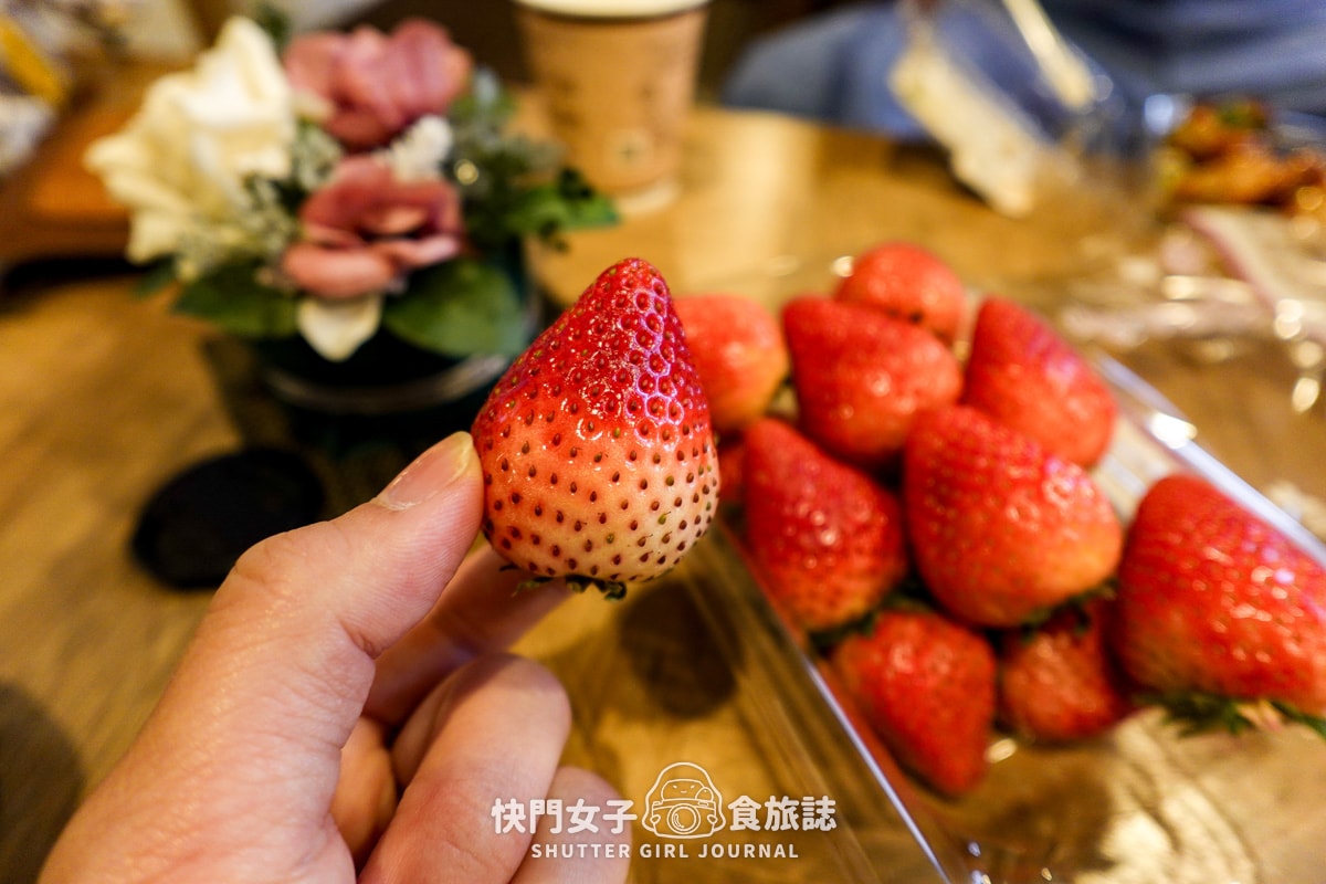 【日本超商超市開箱】超人氣焙茶馬卡龍 x 生起司蛋糕 x 卡士達泡芙x 超市毛豆奶油捲 - 第26張圖 【日本超商超市開箱】超人氣焙茶馬卡龍 x 生起司蛋糕 x 卡士達泡芙x 超市毛豆奶油捲