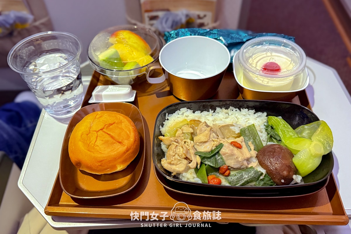 【星宇航空飛機餐開箱】日本飛台灣 x 豬肉義大利麵 x 麻油雞飯 x 機上特調酒