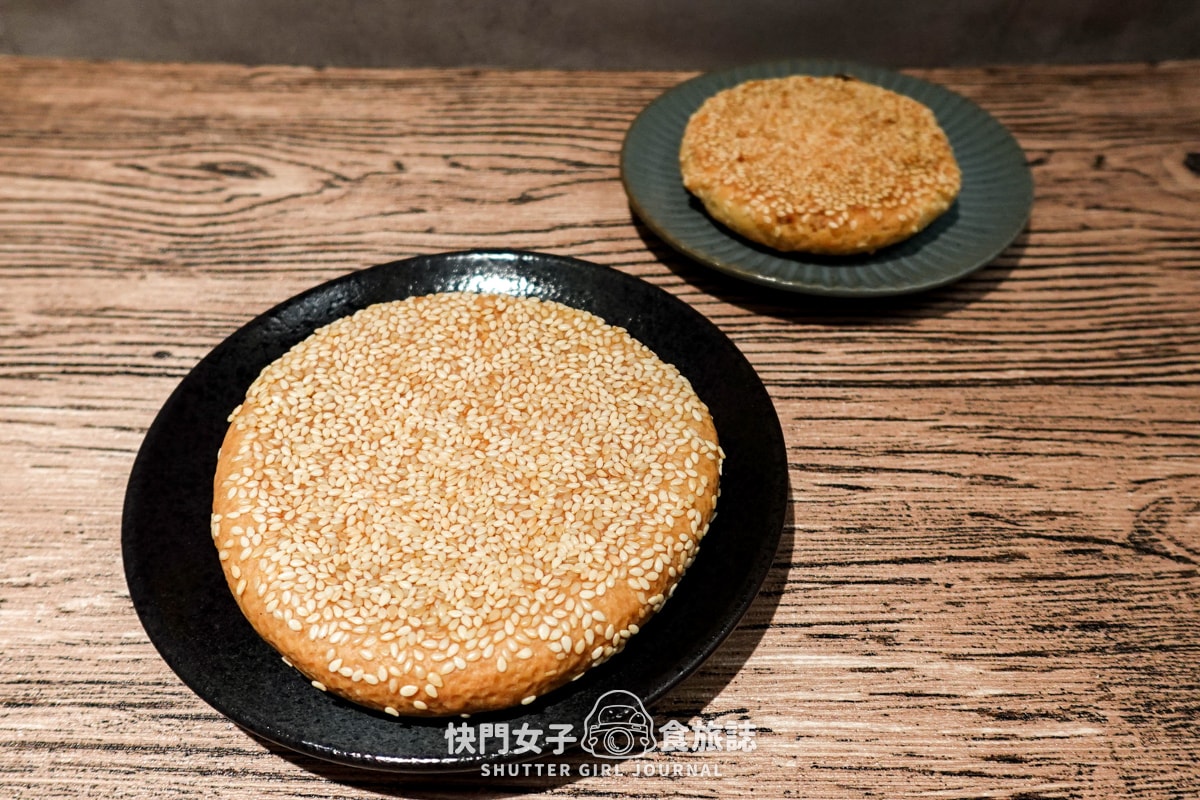 【新北 淡水區】開箱淡水知名餅店 新建成餅店 VS 三協成餅舖 芝麻蛋黃餅大PK - 第24張圖 【新北 淡水區】開箱淡水知名餅店 新建成餅店 VS 三協成餅舖 芝麻蛋黃餅大PK