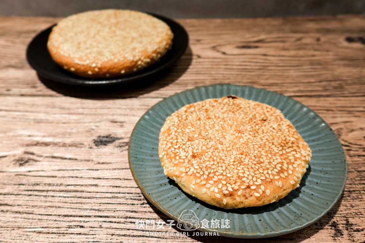【新北 淡水區】開箱淡水知名餅店 新建成餅店 VS 三協成餅舖 芝麻蛋黃餅大PK - 第25張圖 【新北 淡水區】開箱淡水知名餅店 新建成餅店 VS 三協成餅舖 芝麻蛋黃餅大PK
