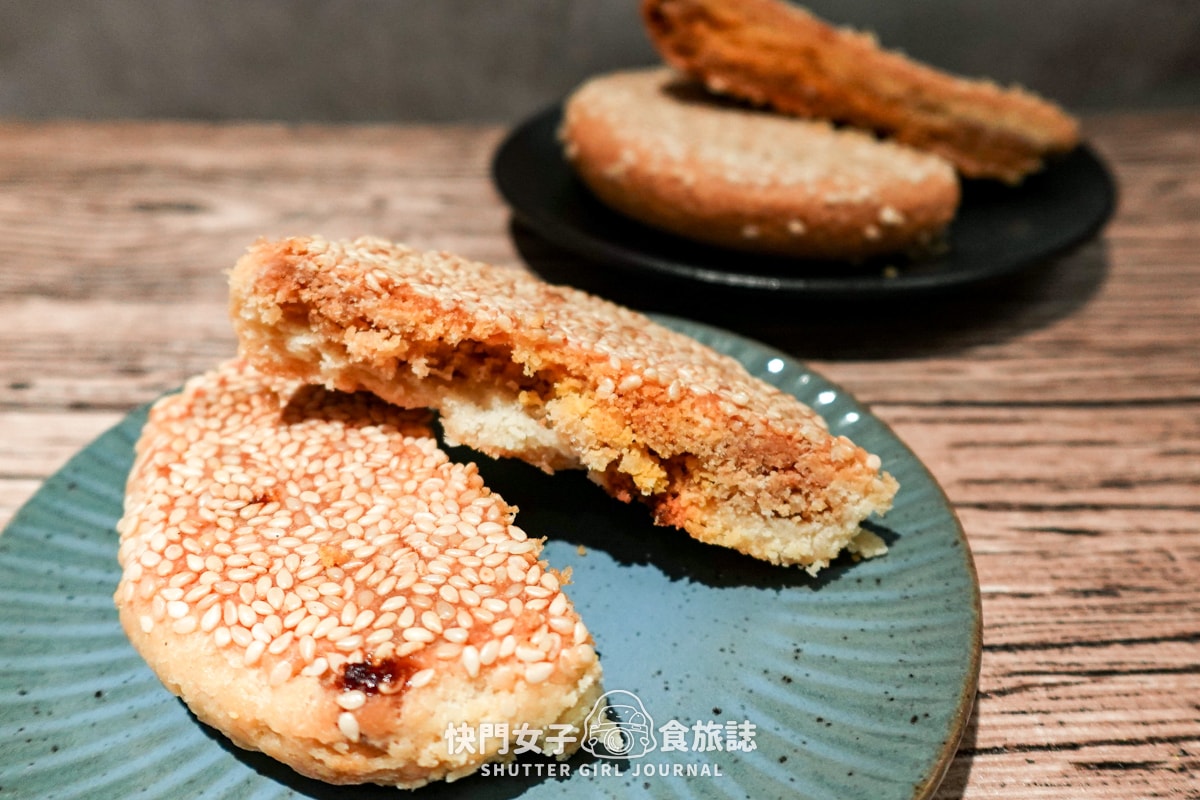 【新北 淡水區】開箱淡水知名餅店 新建成餅店 VS 三協成餅舖 芝麻蛋黃餅大PK - 第27張圖 【新北 淡水區】開箱淡水知名餅店 新建成餅店 VS 三協成餅舖 芝麻蛋黃餅大PK