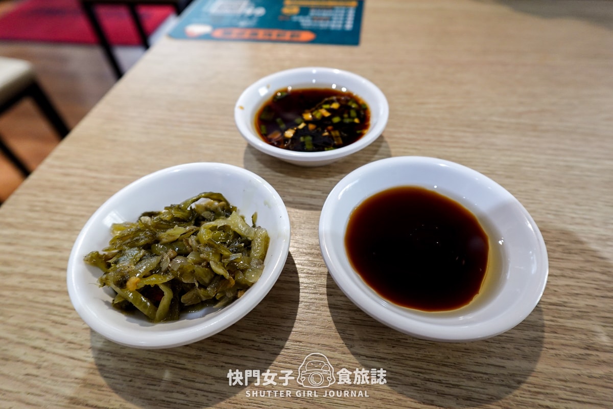 【新北 三重區】九初 x 流心脆皮煎餃 x 韭菜鮮肉 x 蜂蜜芥末煎餃 x 雙醬麵 - 第7張圖 【新北 三重區】九初 x 流心脆皮煎餃 x 韭菜鮮肉 x 蜂蜜芥末煎餃 x 雙醬麵
