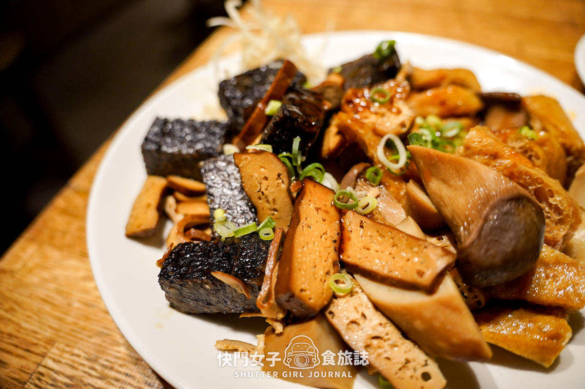 【台北 松山區】雙月 x 餐券享用干貝燉雞腿湯 x 招牌愛恨椒芝麵 x 油金魯肉飯 - 第34張圖 【台北 松山區】雙月 x 餐券享用干貝燉雞腿湯 x 招牌愛恨椒芝麵 x 油金魯肉飯