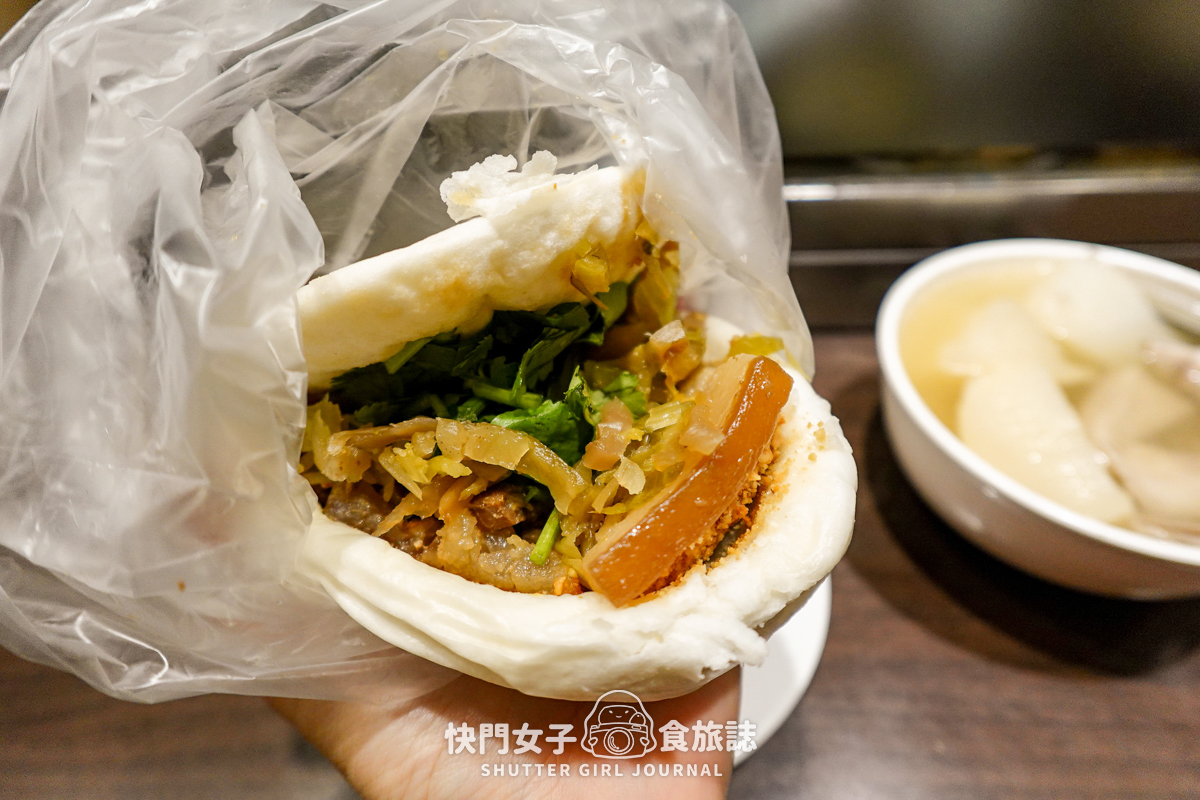 【台北 松山區】老翁家四神湯 x 知名排隊刈包店豬腳飯 x Q彈豬肚湯