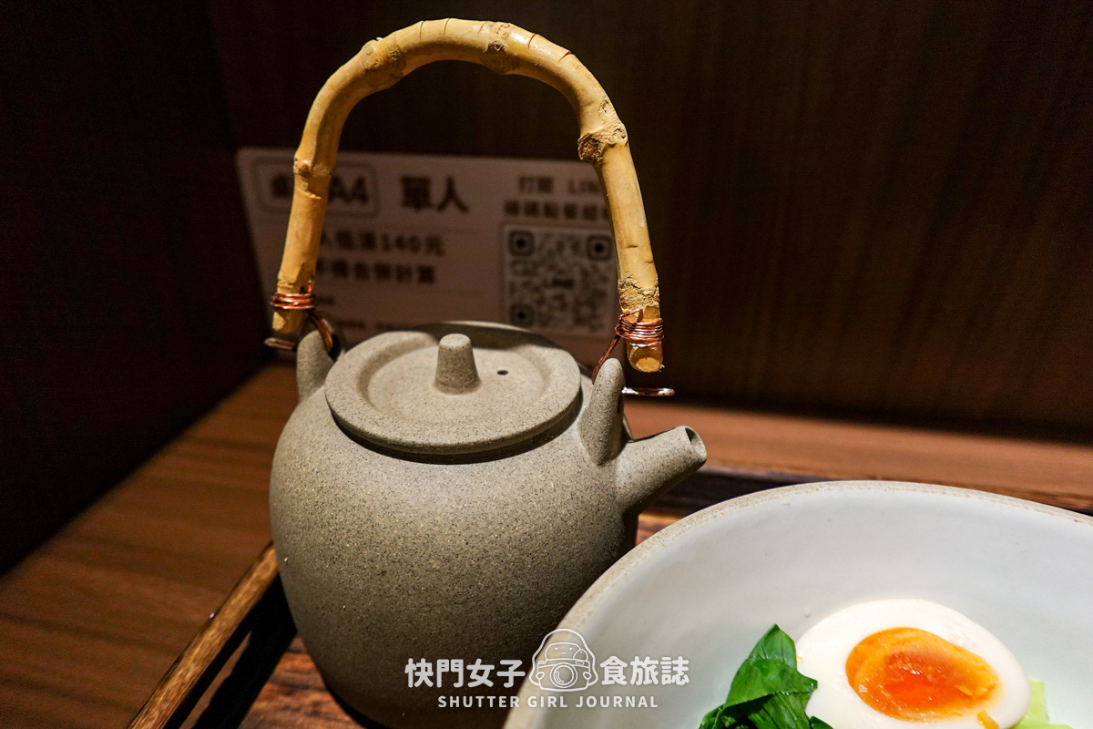【台北 內湖區】百味麵坊 頂級牛肉麵 x 一麵兩吃 x 清燉牛三寶麵
