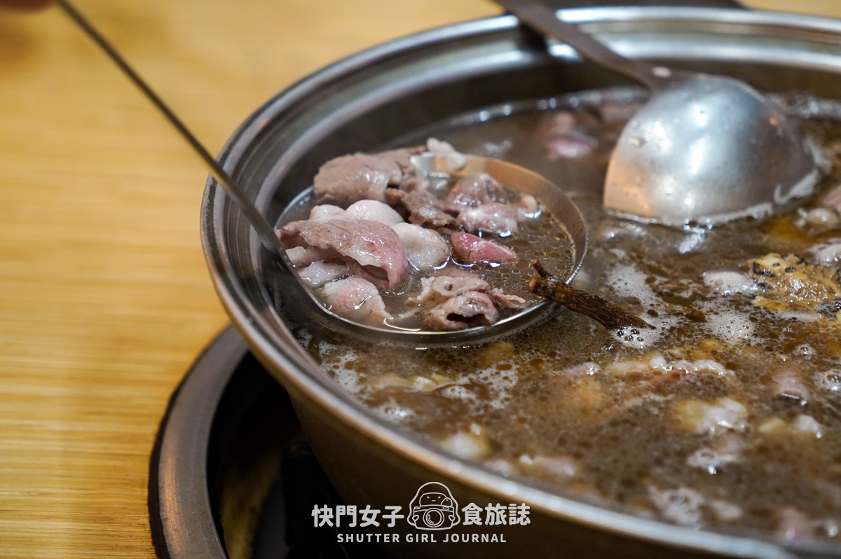 【彰化 溪湖鎮】阿秀羊肉爐 x 中藥羊肉湯頭 x 軟嫩羊三層肉 x 巨大羊龍骨 - 第12張圖 【彰化 溪湖鎮】阿秀羊肉爐 x 中藥羊肉湯頭 x 軟嫩羊三層肉 x 巨大羊龍骨