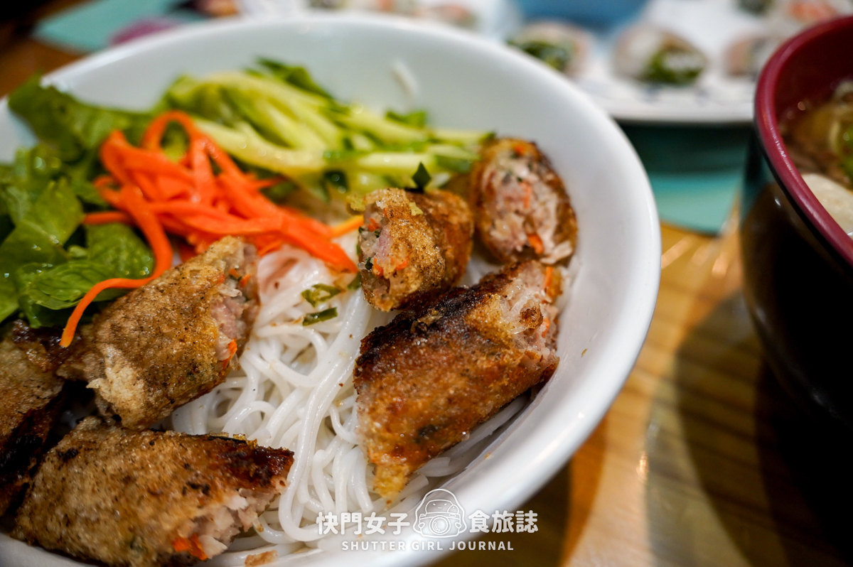 【澎湖 七美鄉】七美越南大骨湯麵 x 很台式的越南雞蛋麵 x 限量蝦春捲 - 第11張圖 【澎湖 七美鄉】七美越南大骨湯麵 x 很台式的越南雞蛋麵 x 限量蝦春捲