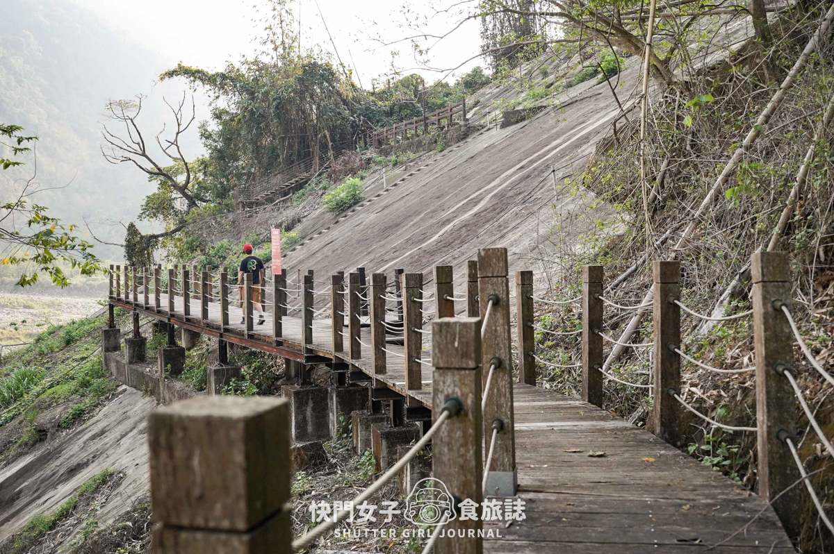 【雲林 古坑鄉】峭壁雄風 x 持明寺旁的迷你攀岩場 x 45度傾斜石壁
