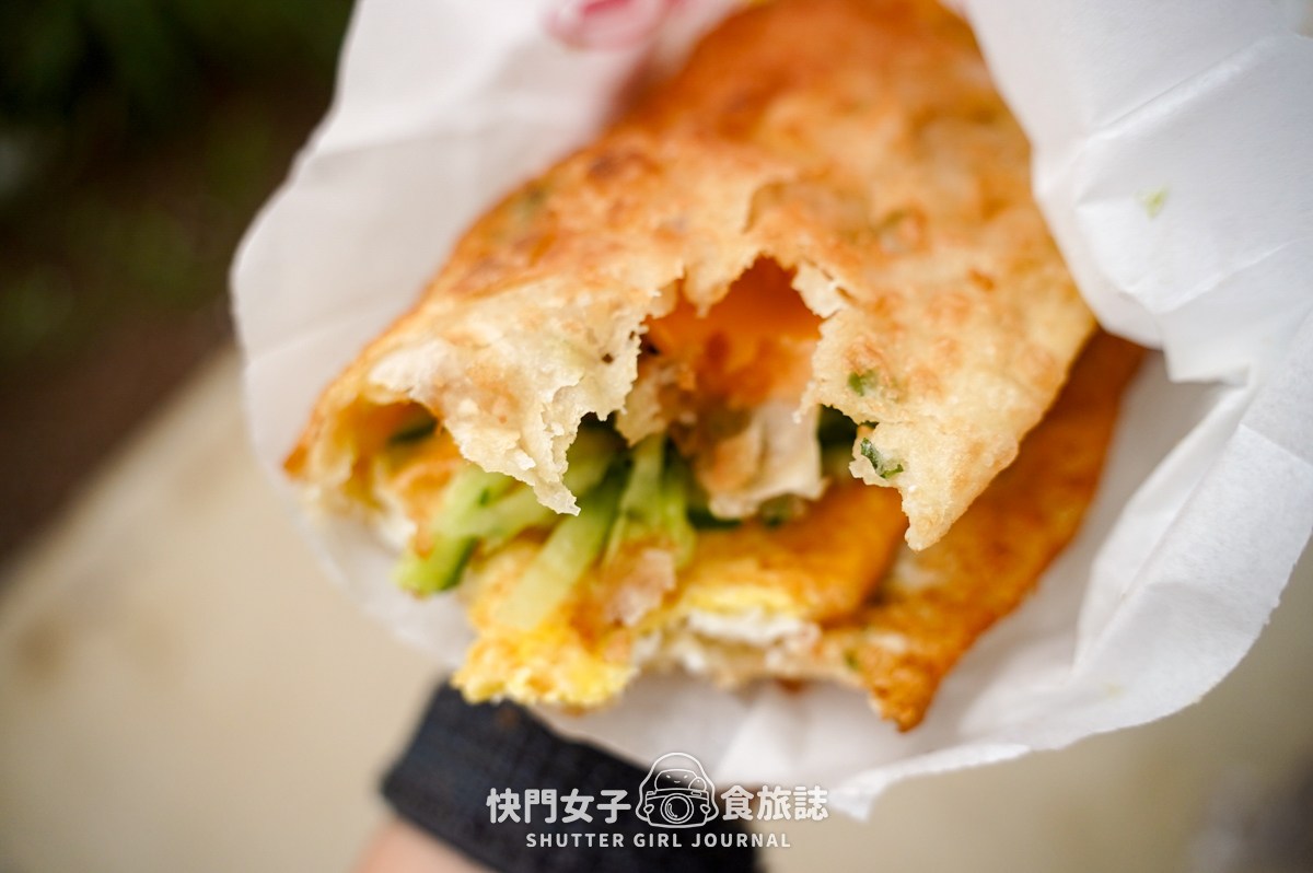 【澎湖 】遊局口蔥油餅 x 馬公熱門排隊美食 x 超酥脆小黃瓜起司蔥油餅 - 第15張圖 【澎湖 】遊局口蔥油餅 x 馬公熱門排隊美食 x 超酥脆小黃瓜起司蔥油餅
