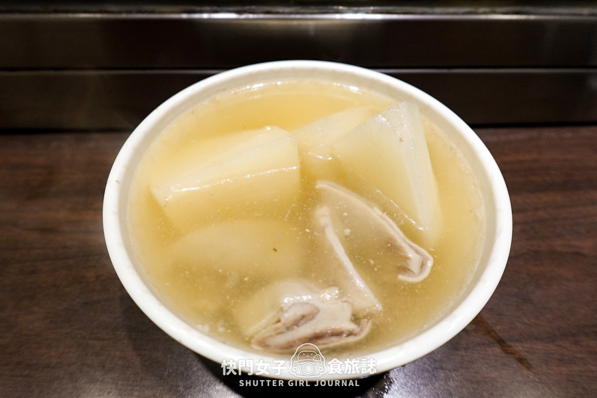 【台北 松山區】老翁家四神湯 x 知名排隊刈包店豬腳飯 x Q彈豬肚湯