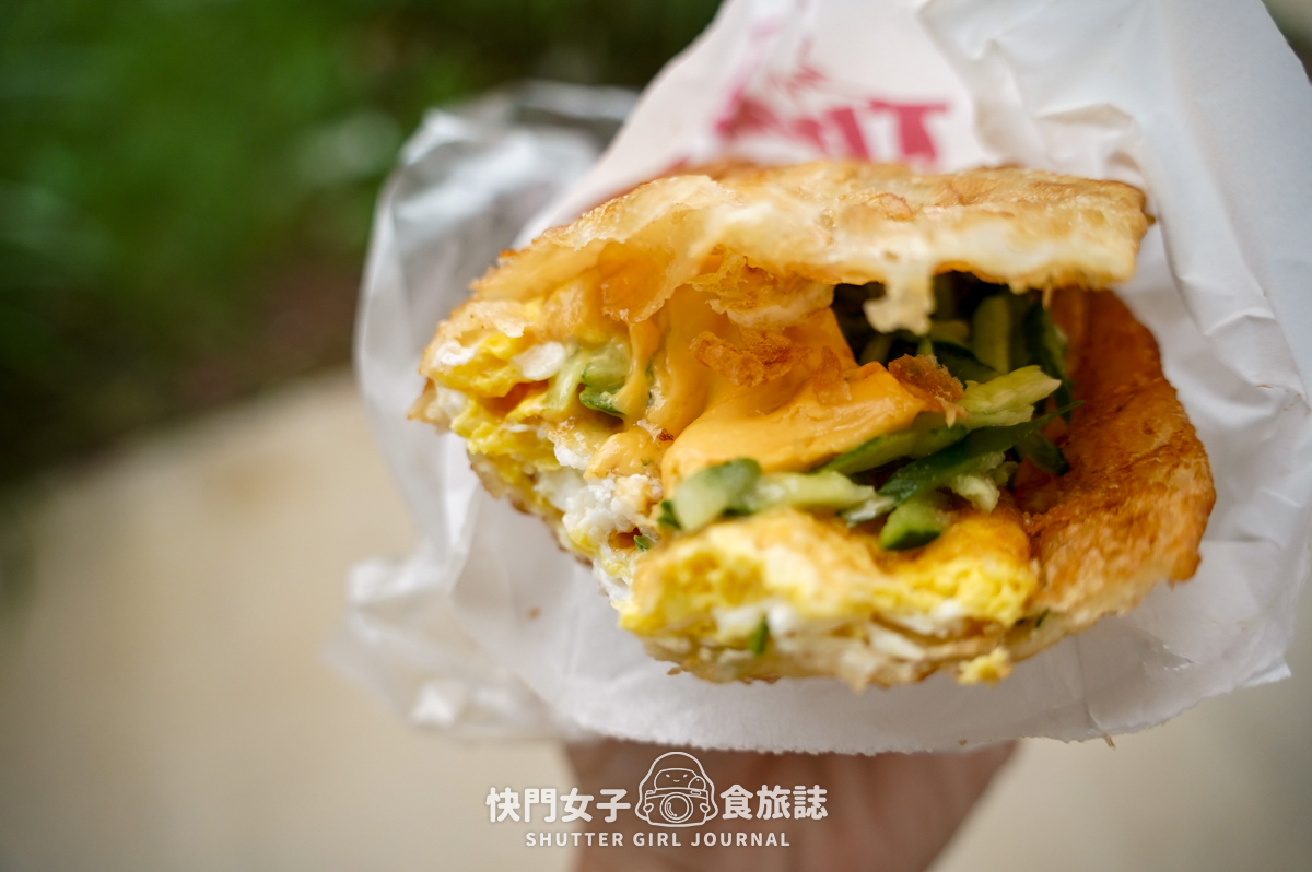 【澎湖 】遊局口蔥油餅 x 馬公熱門排隊美食 x 超酥脆小黃瓜起司蔥油餅 - 第16張圖 【澎湖 】遊局口蔥油餅 x 馬公熱門排隊美食 x 超酥脆小黃瓜起司蔥油餅