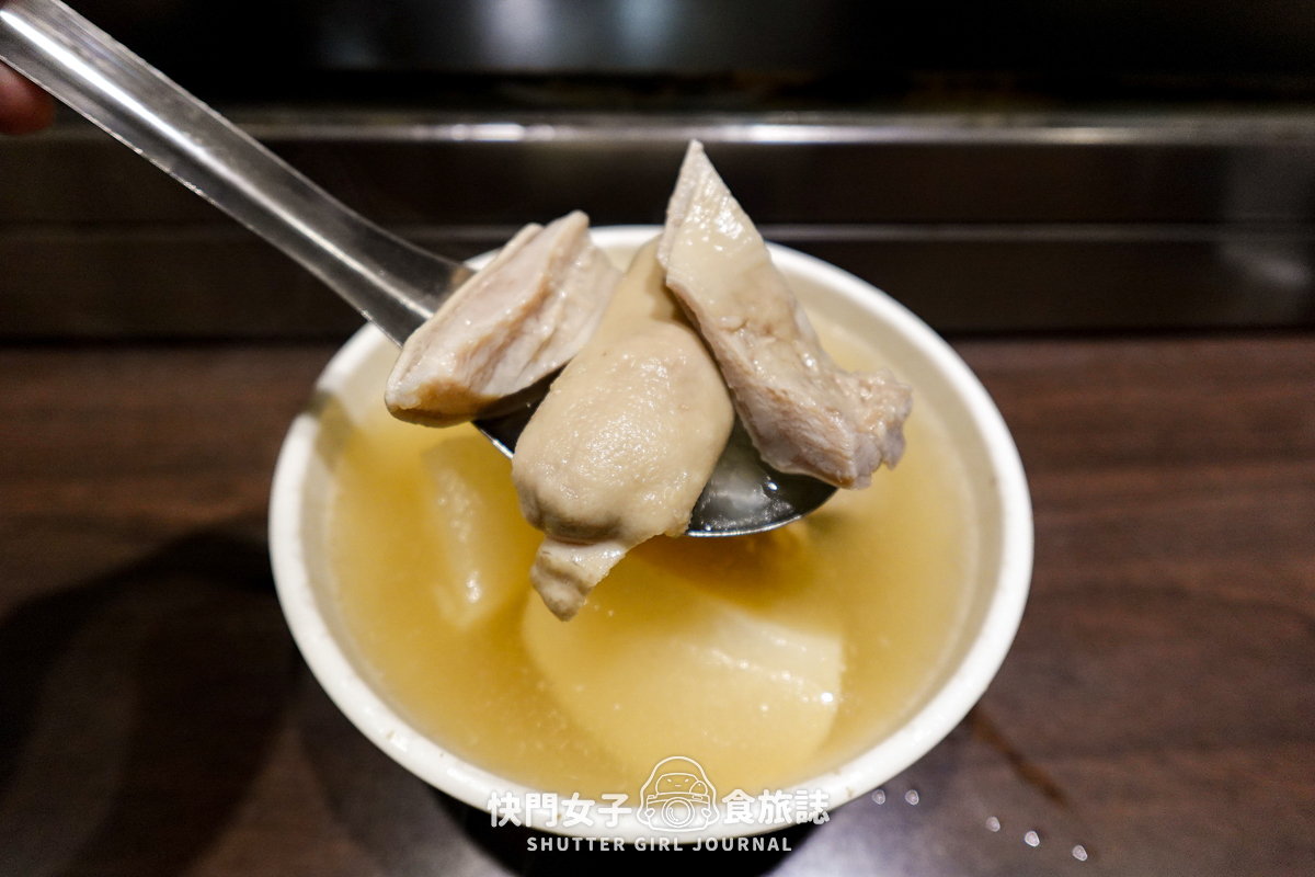 【台北 松山區】老翁家四神湯 x 知名排隊刈包店豬腳飯 x Q彈豬肚湯