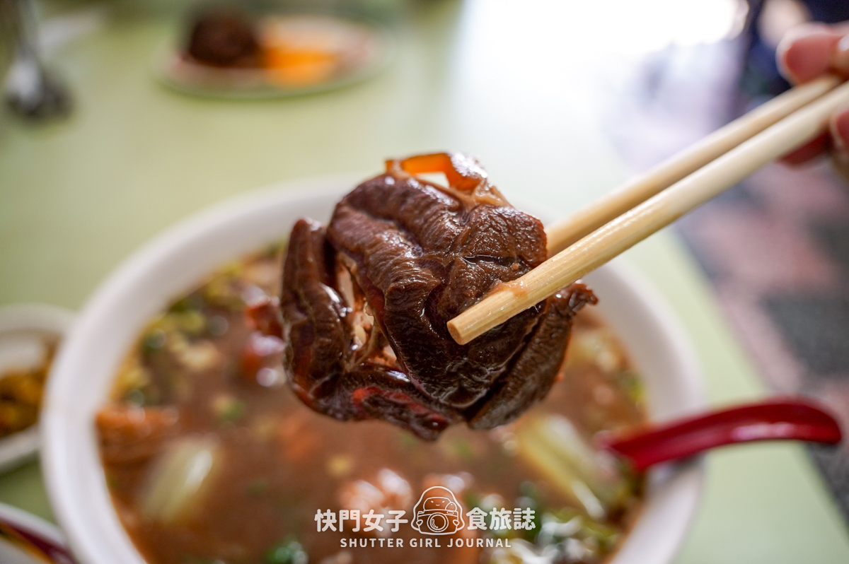 【台北 北投區】吳家牛肉麵店 x 北投人氣排隊名店 x 牛三寶 x 鮮蝦餛飩
