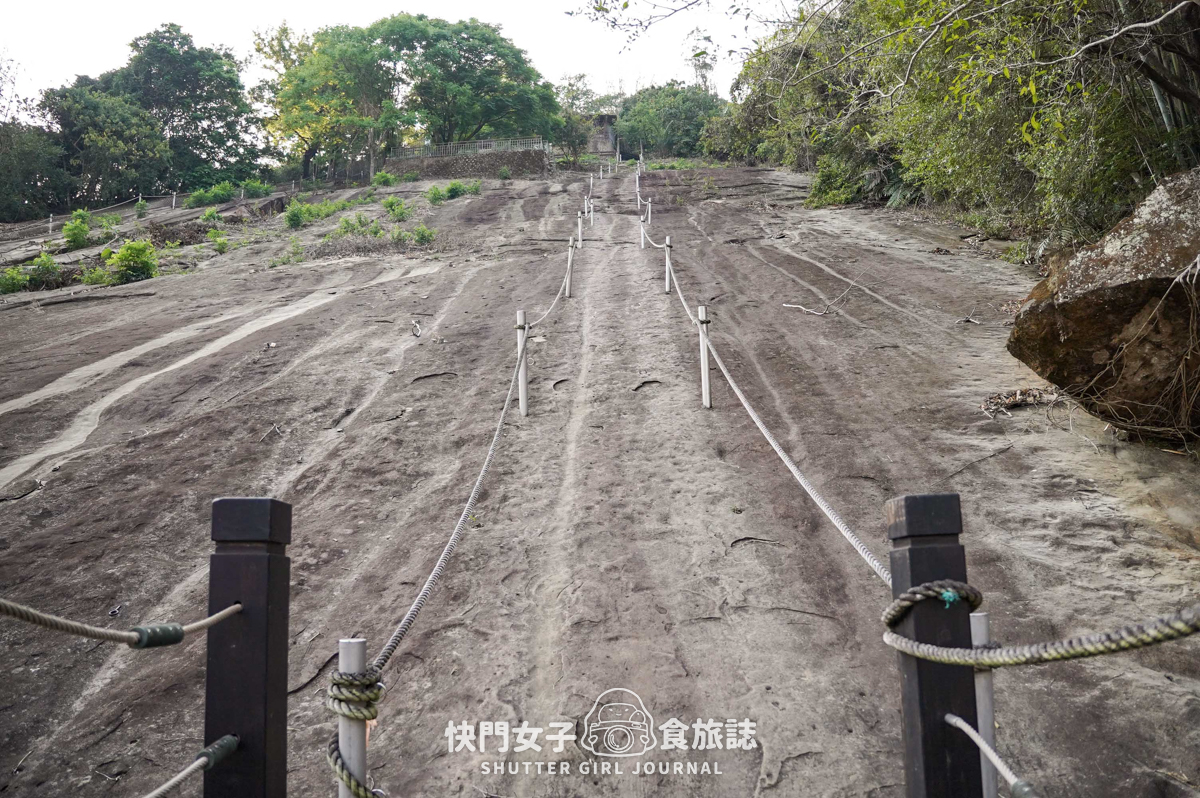 【雲林 古坑鄉】峭壁雄風 x 持明寺旁的迷你攀岩場 x 45度傾斜石壁