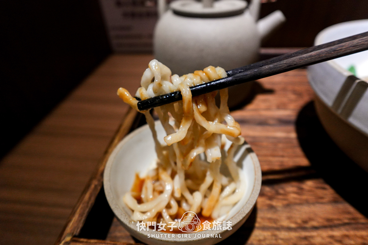 【台北 內湖區】百味麵坊 頂級牛肉麵 x 一麵兩吃 x 清燉牛三寶麵