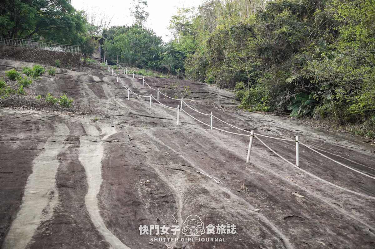 【雲林 古坑鄉】峭壁雄風 x 持明寺旁的迷你攀岩場 x 45度傾斜石壁