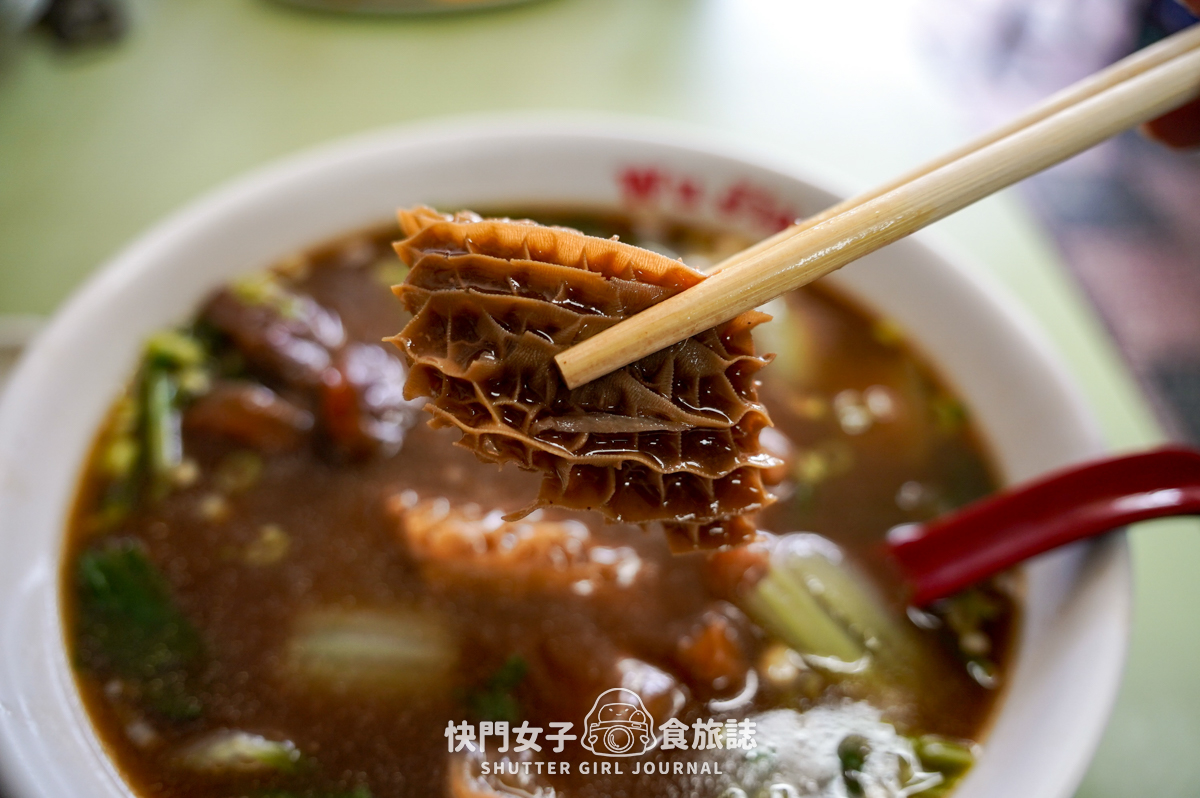 【台北 北投區】吳家牛肉麵店 x 北投人氣排隊名店 x 牛三寶 x 鮮蝦餛飩